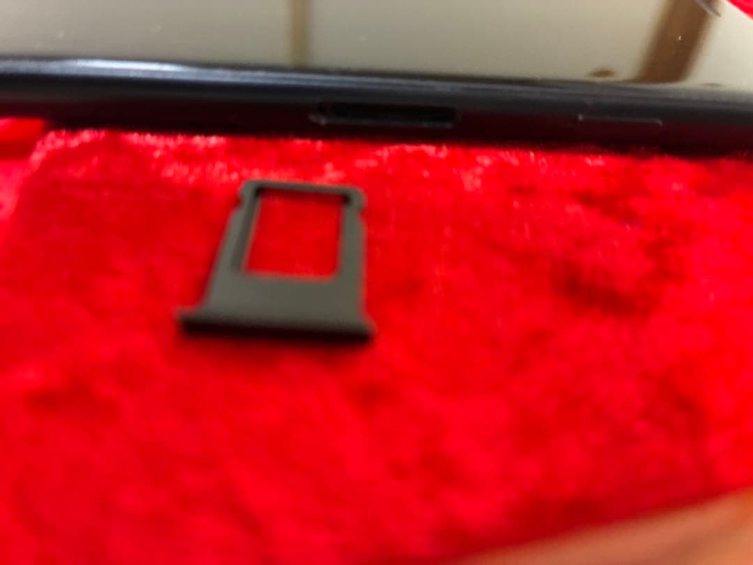 iPhoneSE2本体 64GB SIMフリー型　SIMロック解除済み