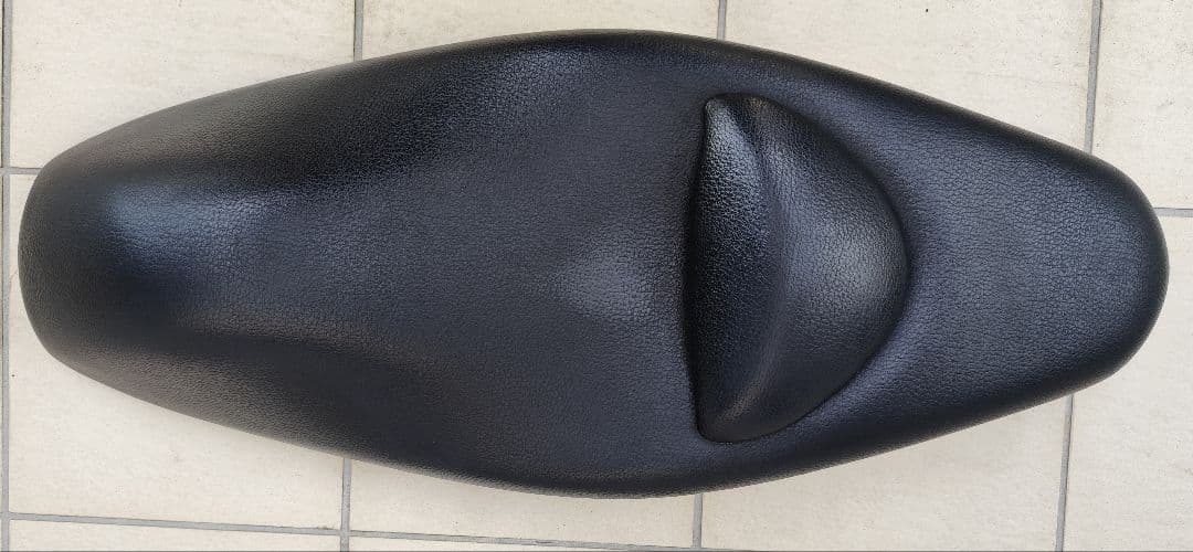 バイク用品【ジャンク品】 PCX JF28 シート 前期型 純正