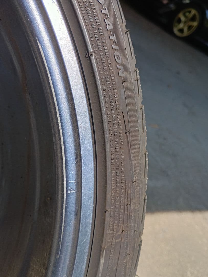 アドバンＴＣ4　2022年　18インチタイヤ付2本　114,3　5Ｈガンメタ①