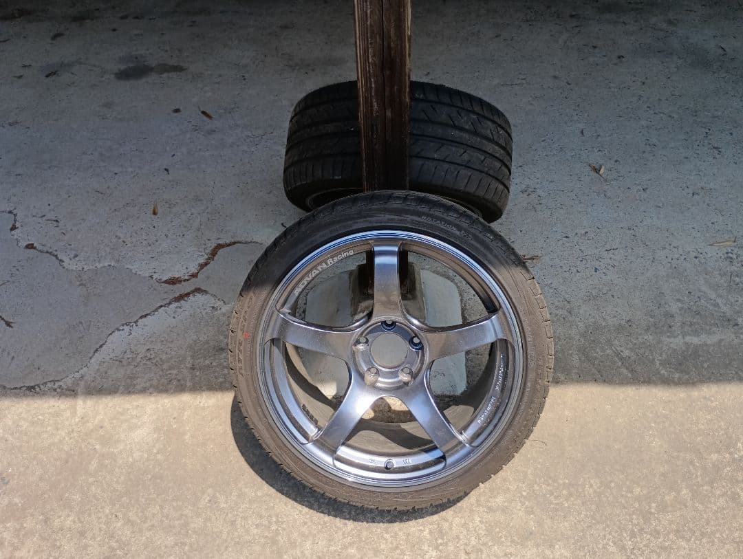 アドバンＴＣ4　2022年　18インチタイヤ付2本　114,3　5Ｈガンメタ①