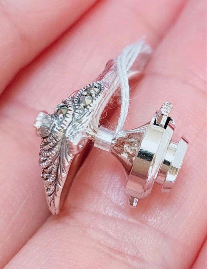 未使用品 碌山 馬 エメラルド シルバー ピンブローチ