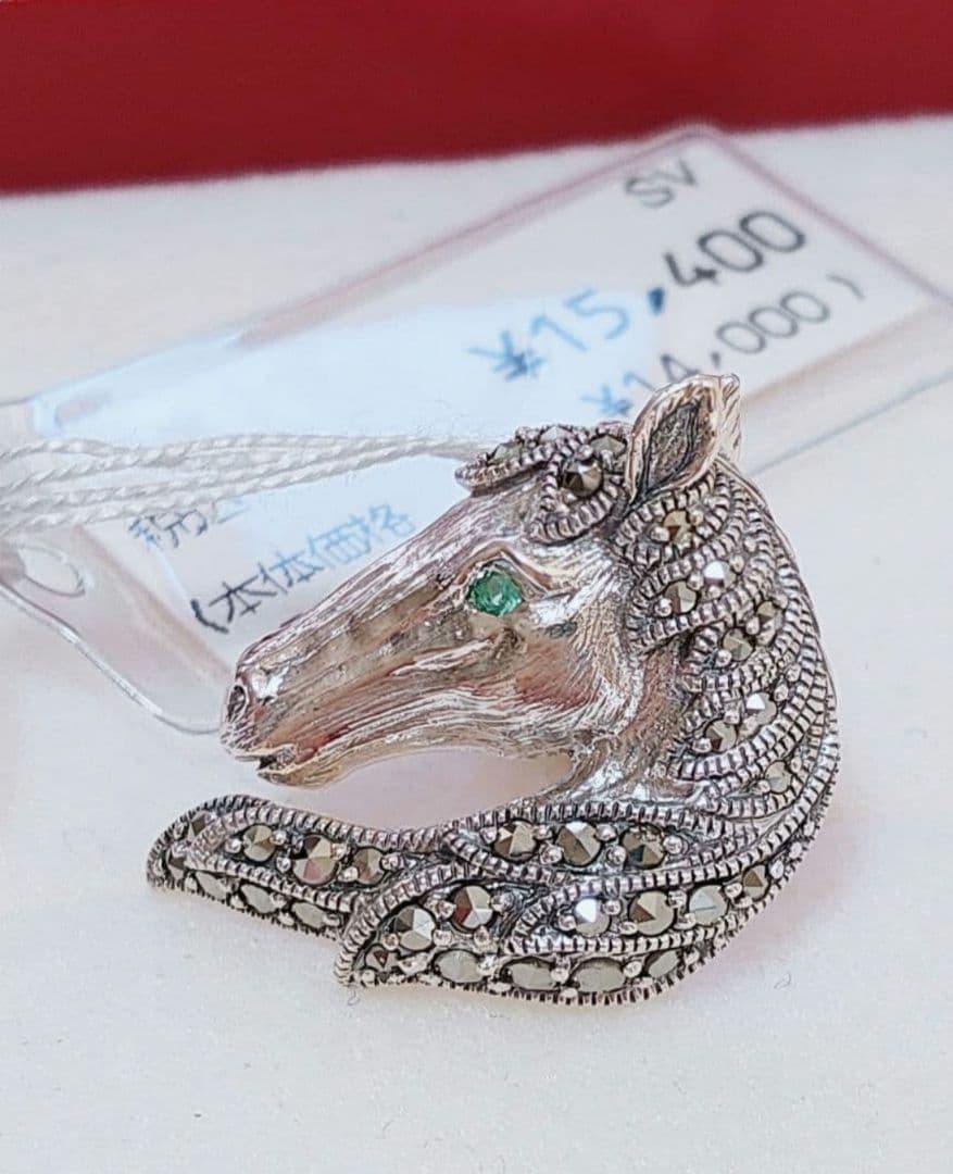 未使用品 碌山 馬 エメラルド シルバー ピンブローチ