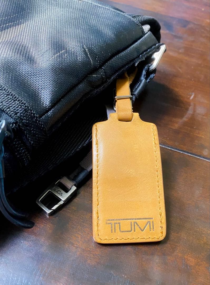 トゥミ TUMI ALPHA BRAVO ショルダーバッグ 黒/カモフラ柄