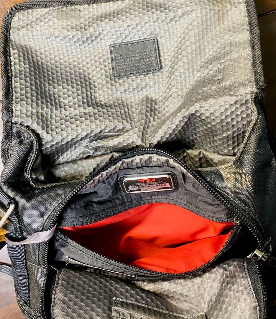 トゥミ TUMI ALPHA BRAVO ショルダーバッグ 黒/カモフラ柄