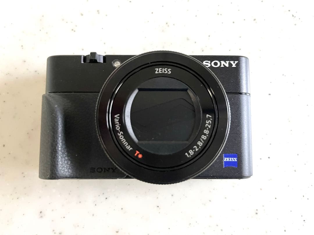 さく RX100M5A ソニー純正バッテリーチャージャーとガイド本付