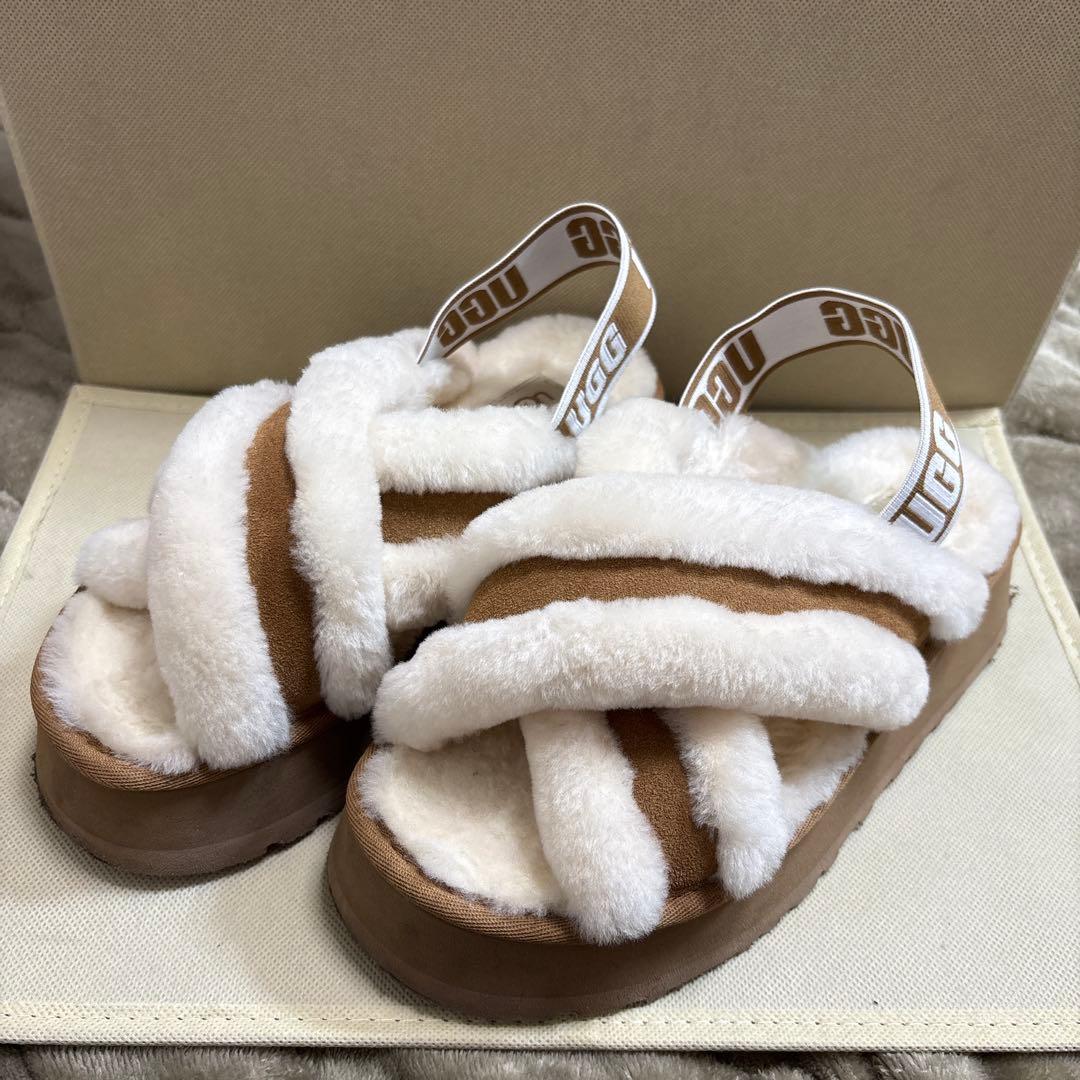 UGG サンダル サイズ23ベージュ・ホワイト