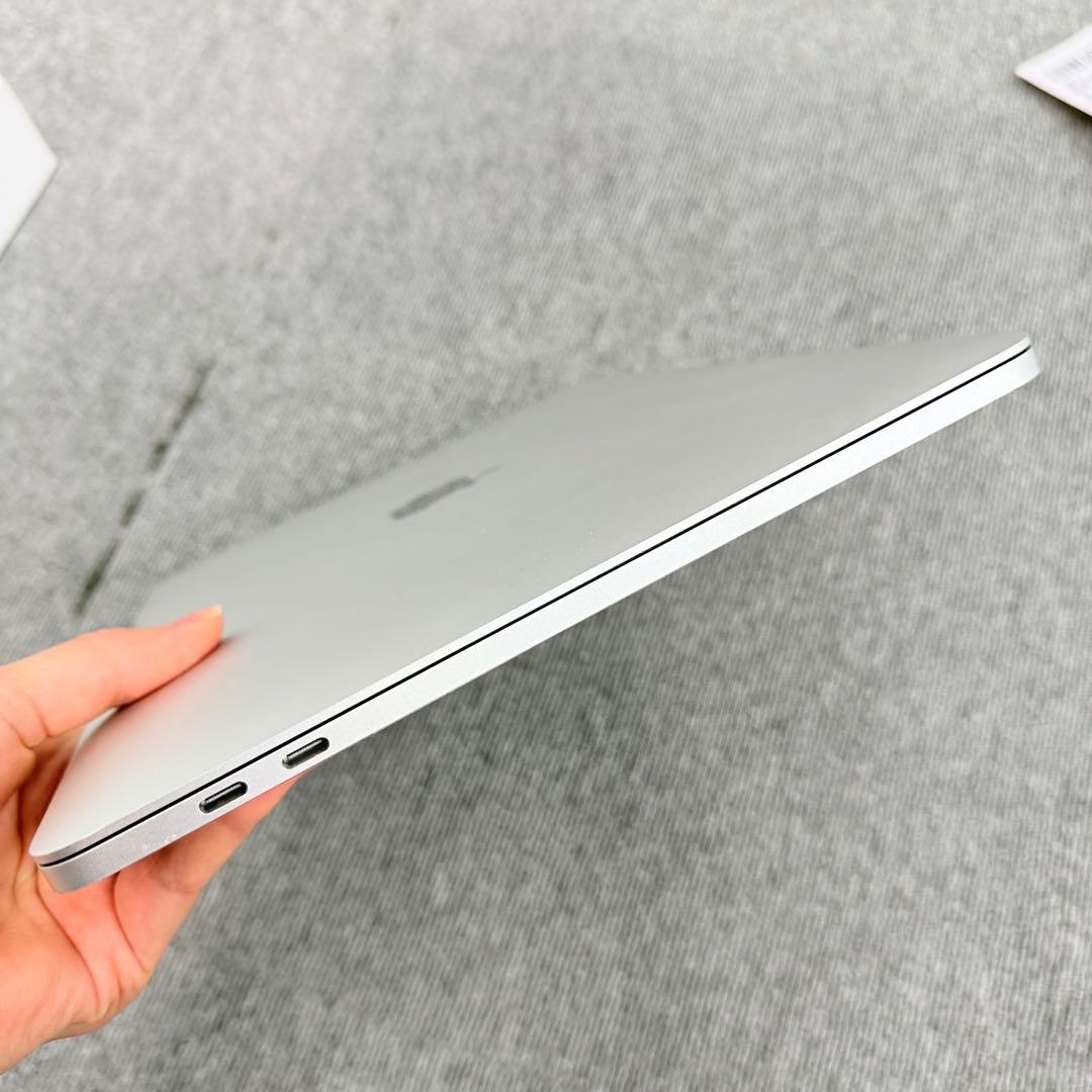 Macbook Pro 2017 13 インチ 16GB/512GB シルバー