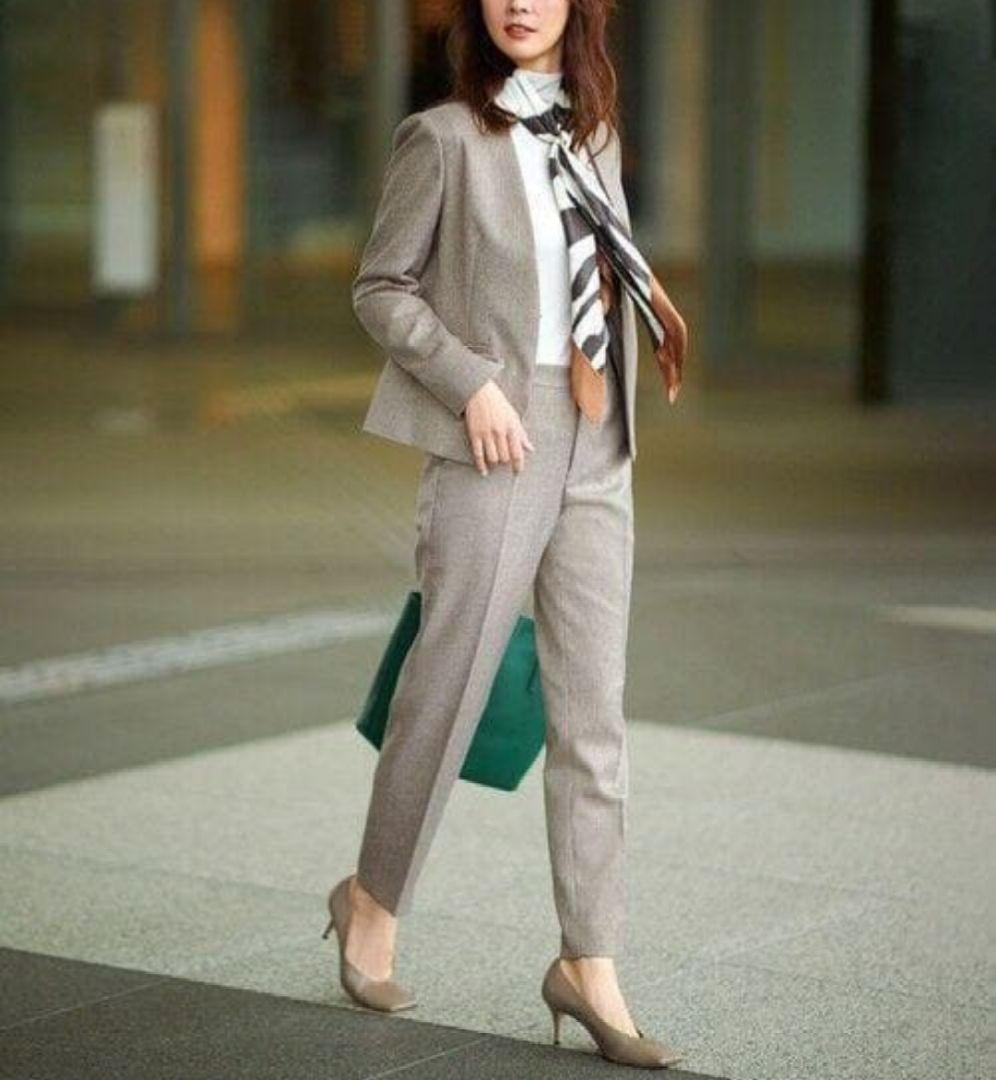 新品★24AW 23区 ウールライクカルゼ ノーカラーパンツスーツ ブラウン