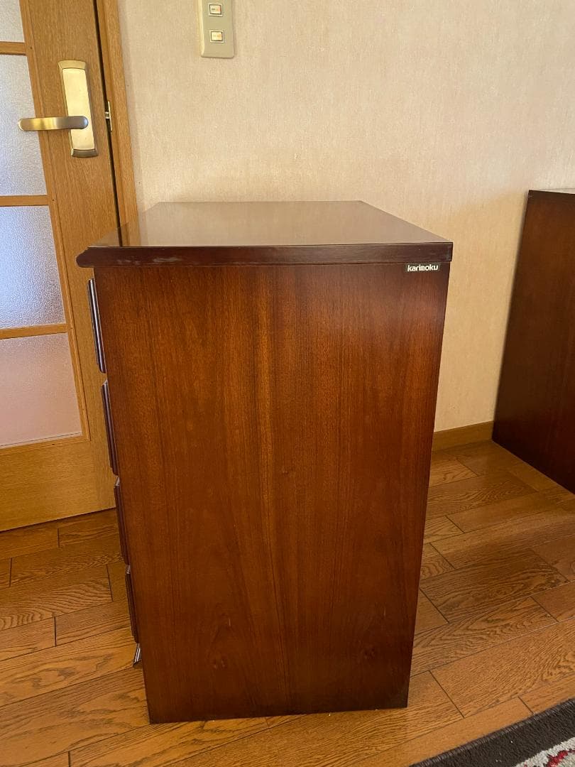 カリモク ブラウン木製チェスト 4段引き出し コロニアル