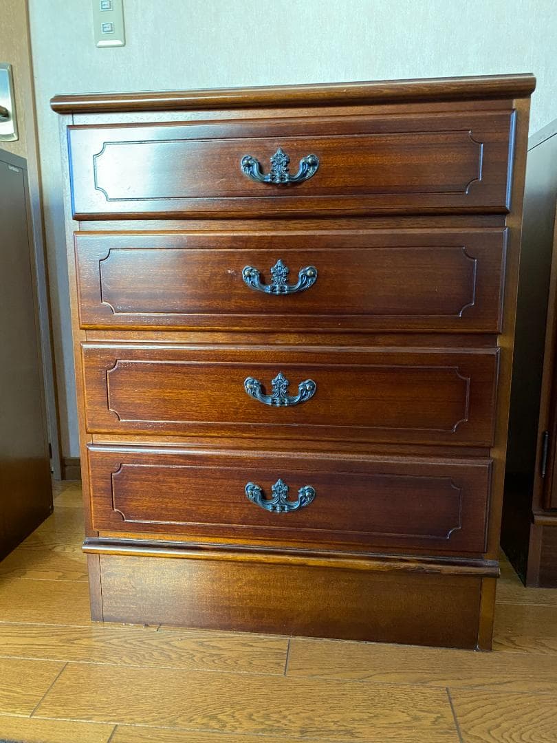 カリモク ブラウン木製チェスト 4段引き出し コロニアル