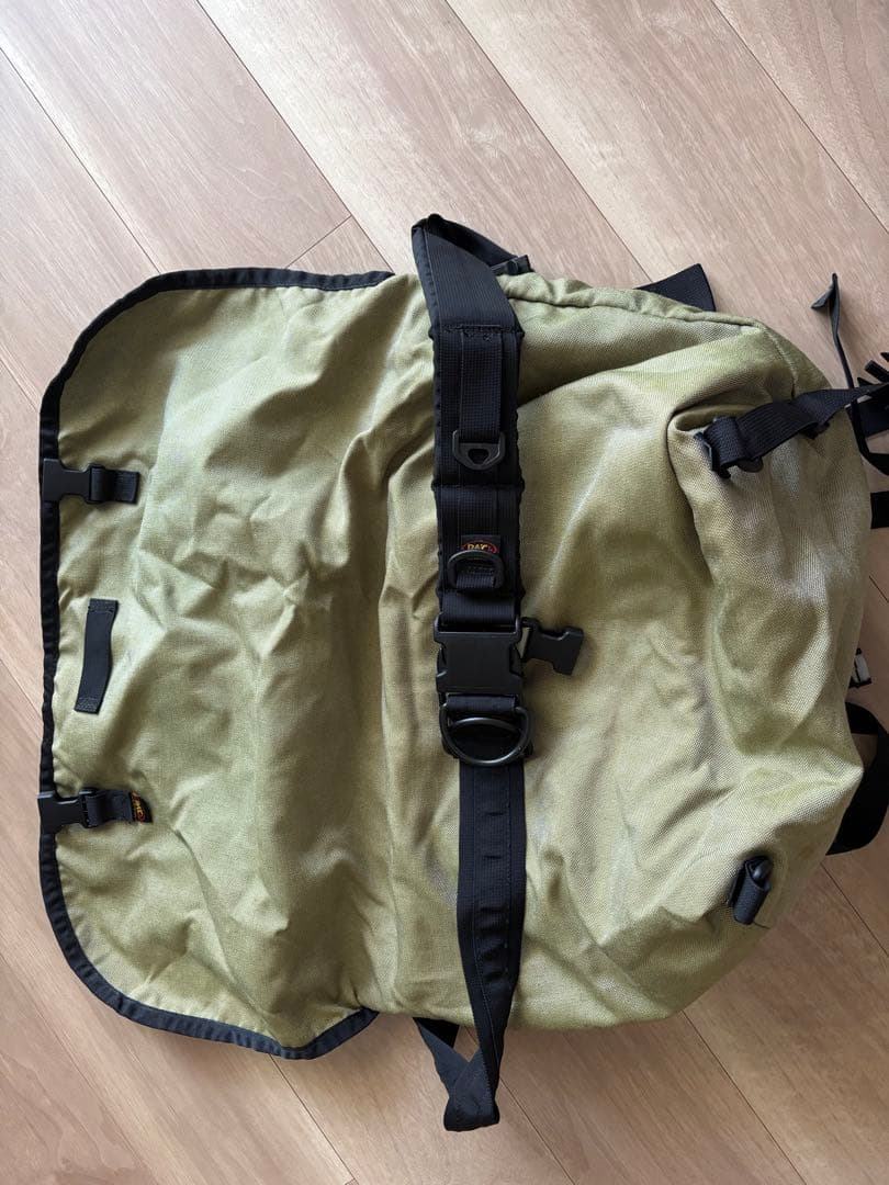 PAC DESIGNS メッセンジャーバッグ オリーブグリーン