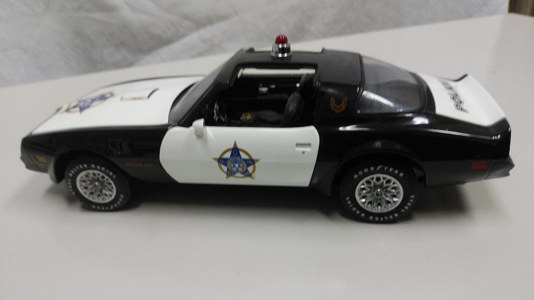 フランクリンミント　1977ポンティアックトランザム　ポリスカー限定品1:24