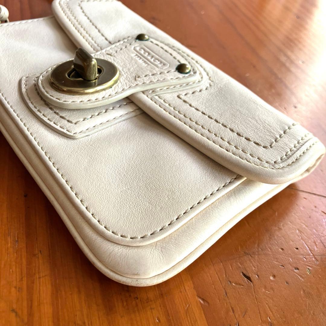 COACH アイボリーレザーポーチ