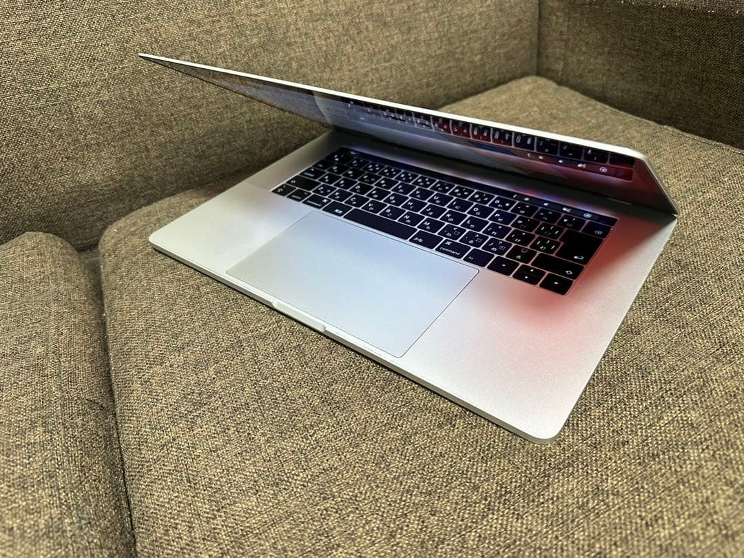 MacBook Pro 15 インチ　シルバー　2017 i7-16GB-512