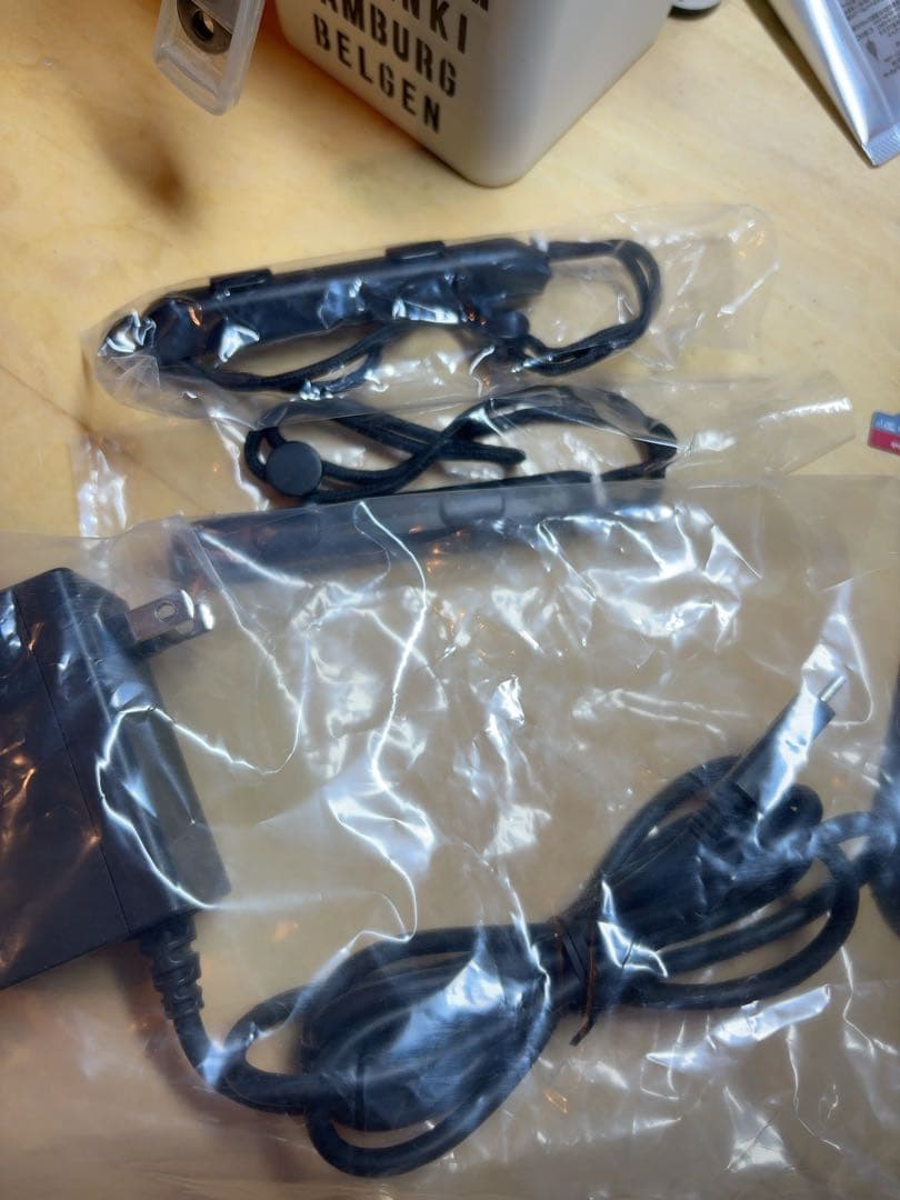 Nintendo Switch 本体　HDMIケーブル以外付属品あり　一部破損