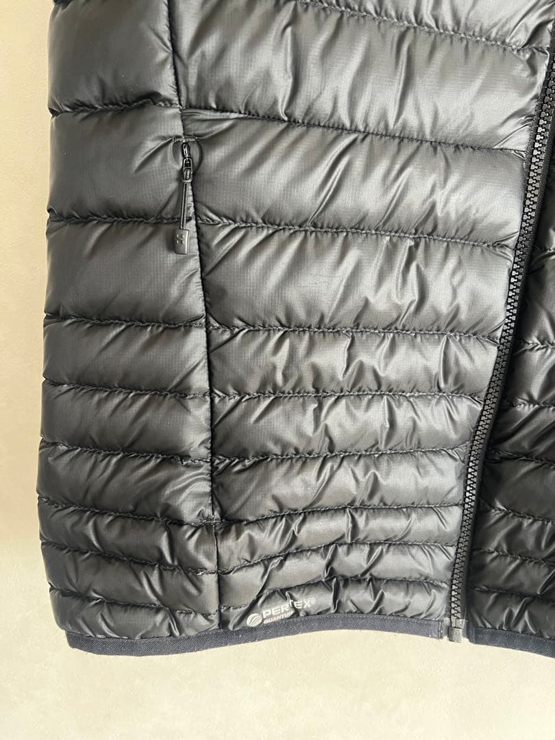 Haglöfs エッセンスダウンベスト