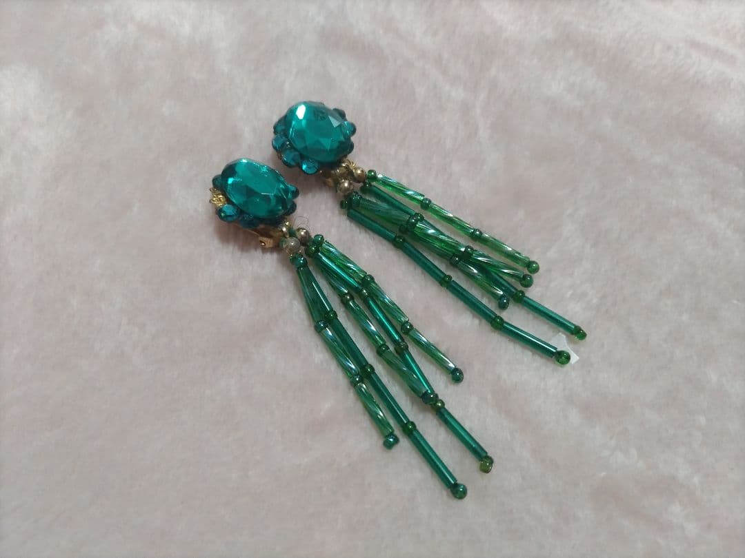 【期間限定値下げ・パソスカート有り】黒と緑のエレガントなラテンドレス