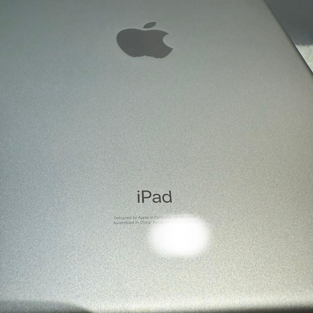 シルバー【美品】iPad 第7世代 32GB A2197