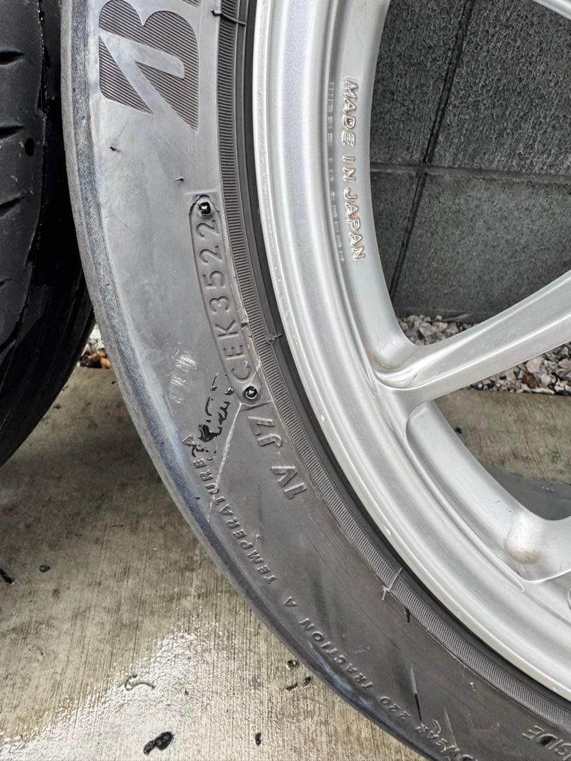 送料込エンケイPF01 PCD114.3 18インチアルミ&タイヤ 4本セット