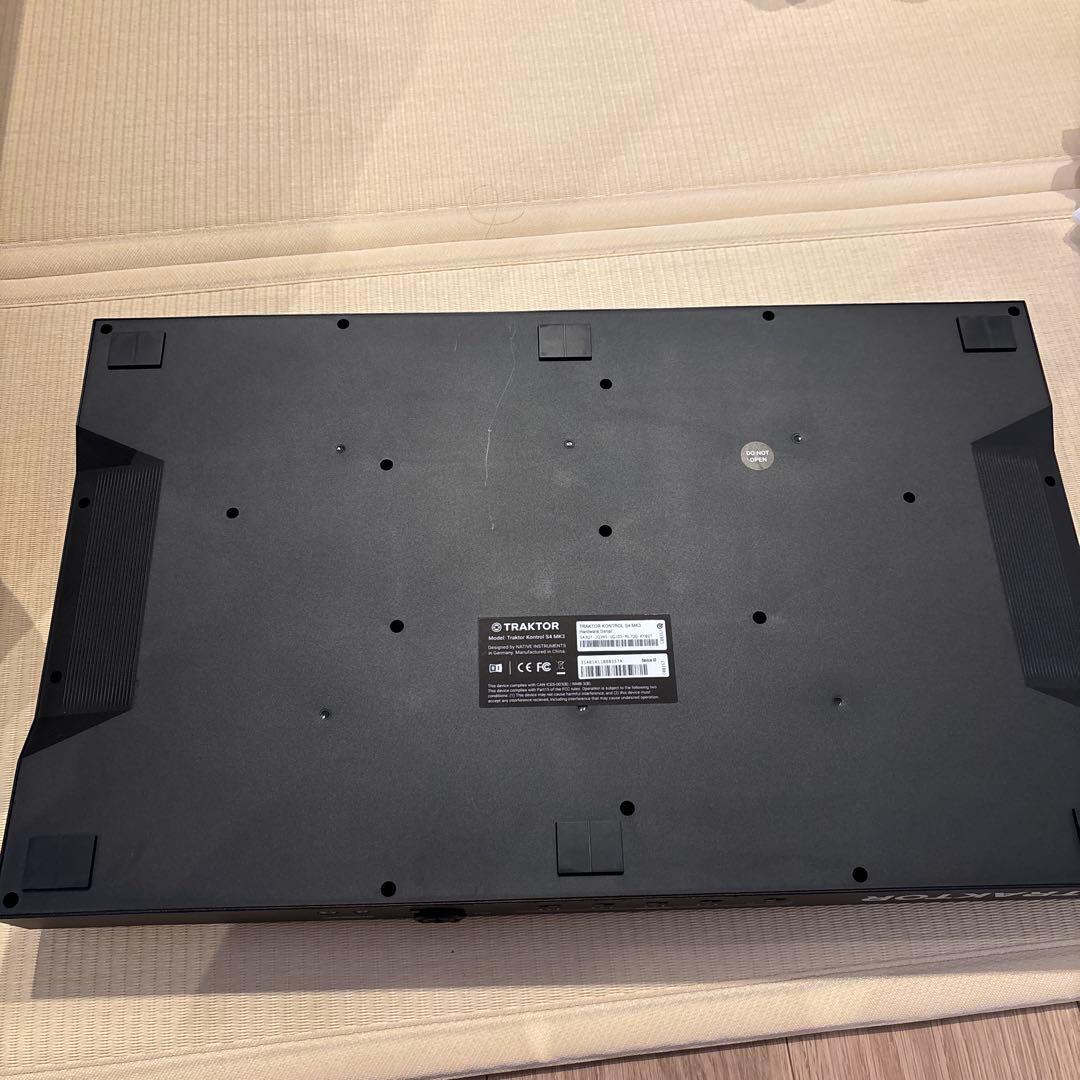 TRAKTOR KONTROL S4 MK3 DJコントローラー