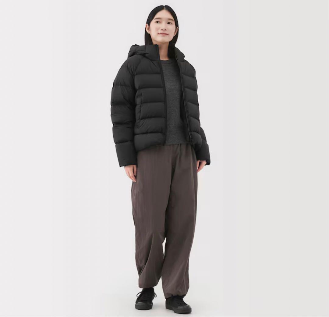 無印良品軽量ダウンポケッタブルフード付きジャケット婦人Ｍ・黒