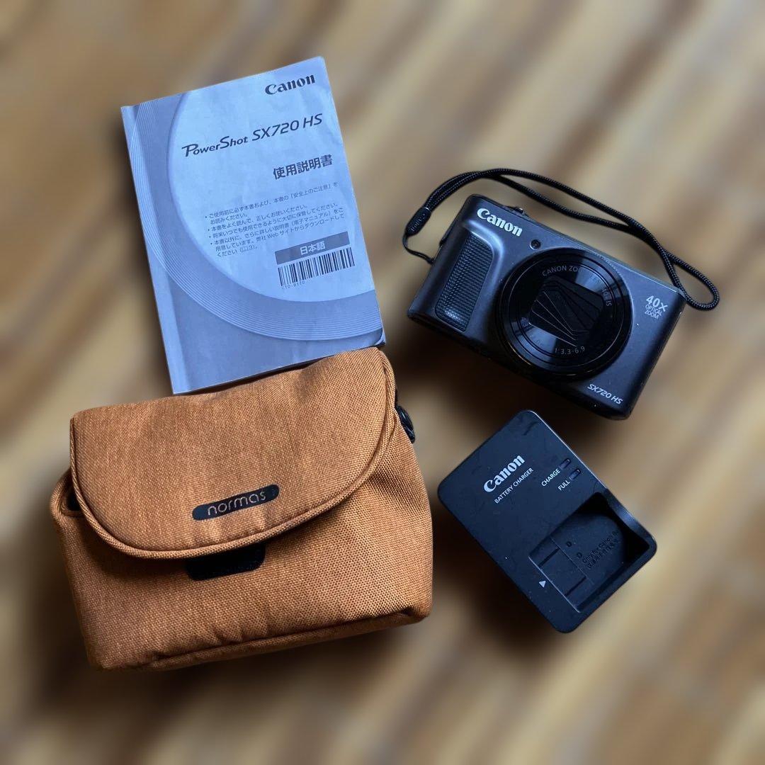 Canon PowerShot SX720 HS 本体と付属品