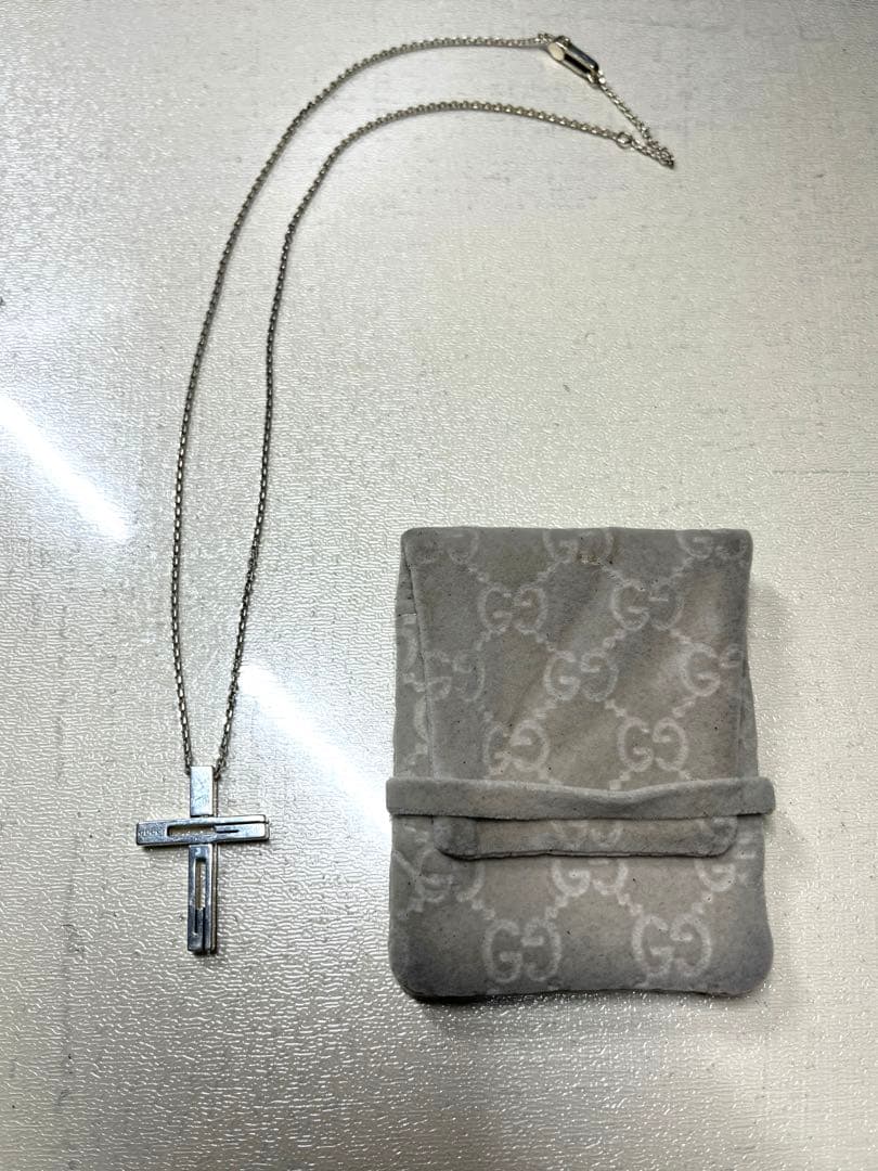 GUCCI クロスネックレス　十字架
