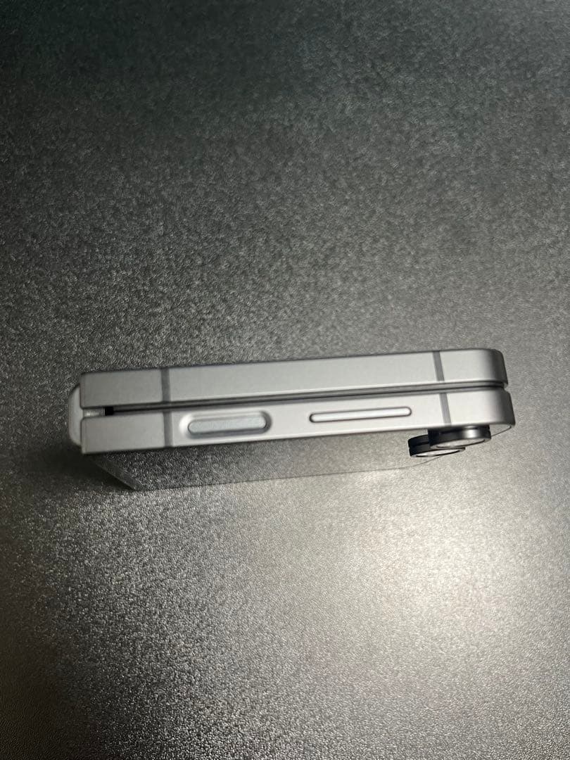 Galaxy flip6 本体　保護ケース付