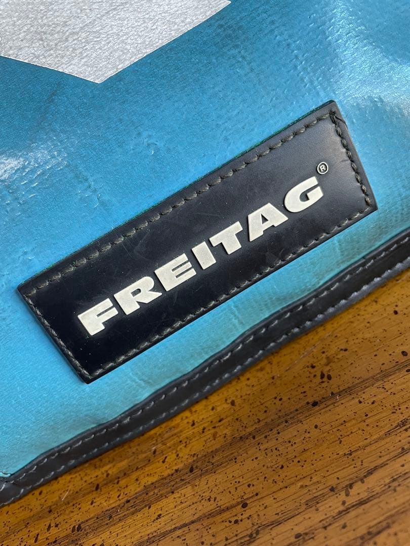 FREITAGメッセンジャーバッグ青（ライトブルー）×白（クリーム）