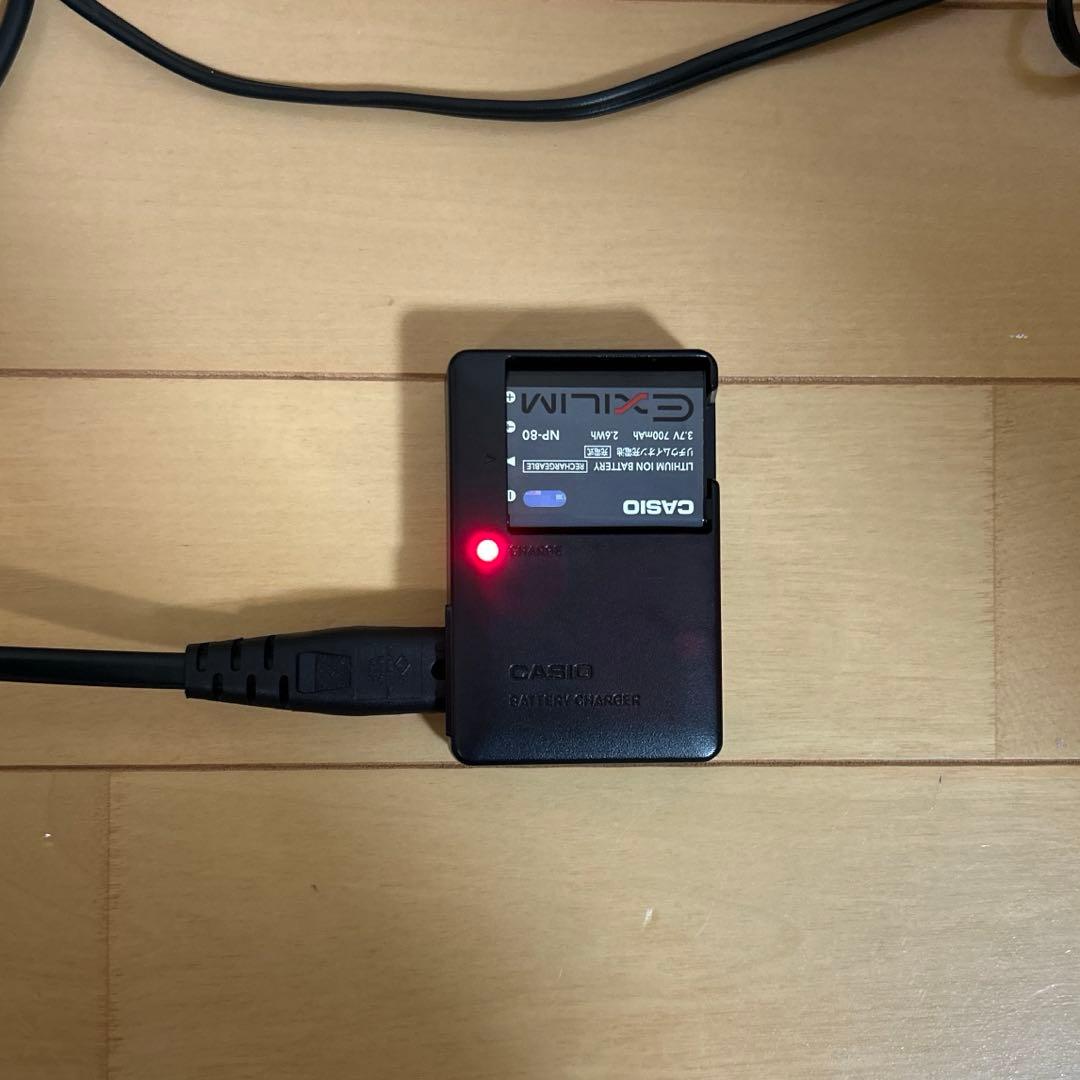 【美品】CASIO EXILIM EX-Z800 シルバー14.1メガピクセル