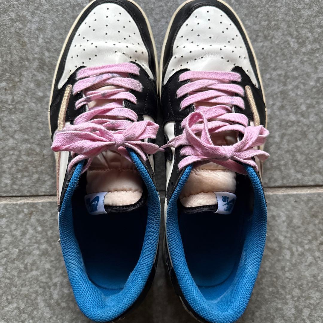 travisスニーカー