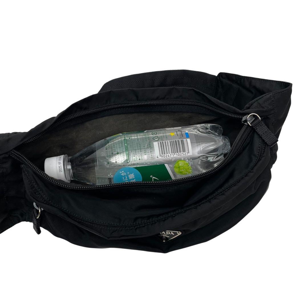 プラダ ナイロン 三角プレートロゴ ウエスト ボディ バッグ ブラック.