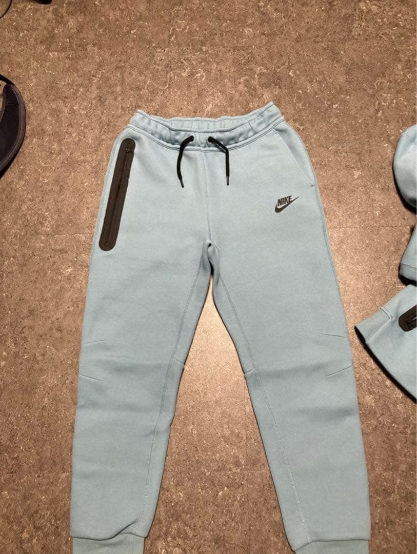 【海外限定】ナイキ テックフリース セットアップ　水色