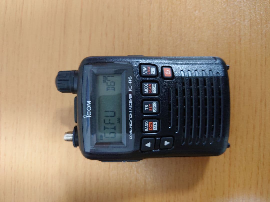 ち*だ様 ICOM IC-R6 広帯域ハンディレシーバー　チャージャー付き