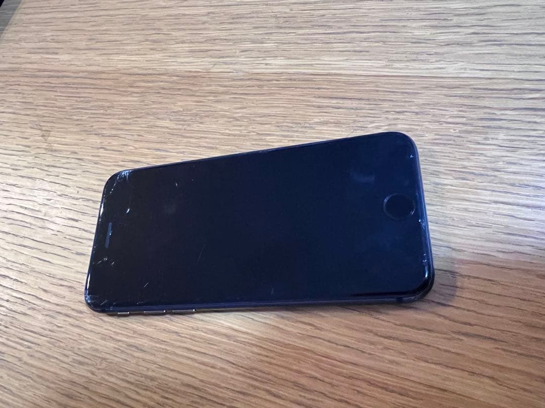 お*り様 iPhone 8 ブラック 本体