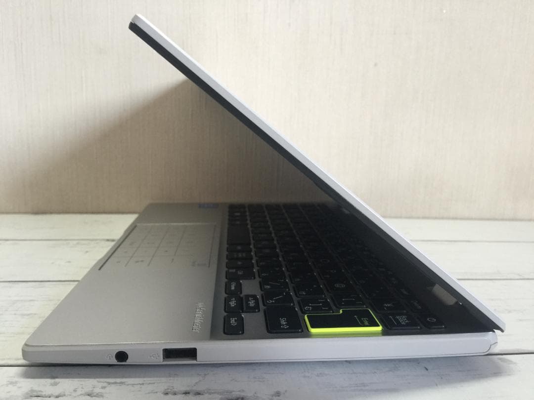 ASUS E210MA 11.6型/SSD/NumberPa/Office