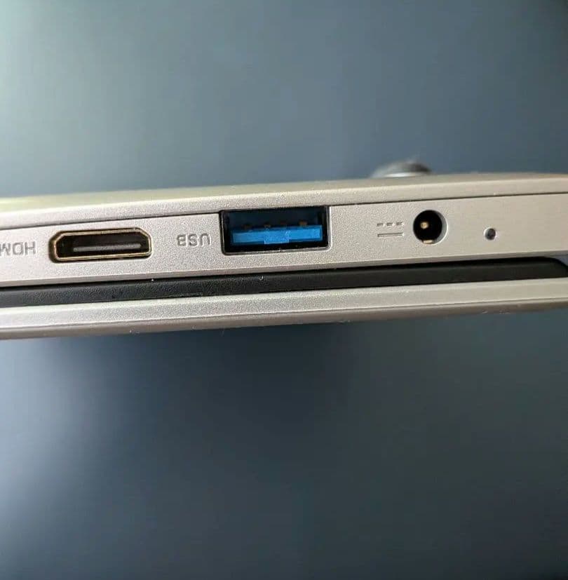 【美品】ドンキの爆安ノートパソコン 14インチ 保護フィルムつき