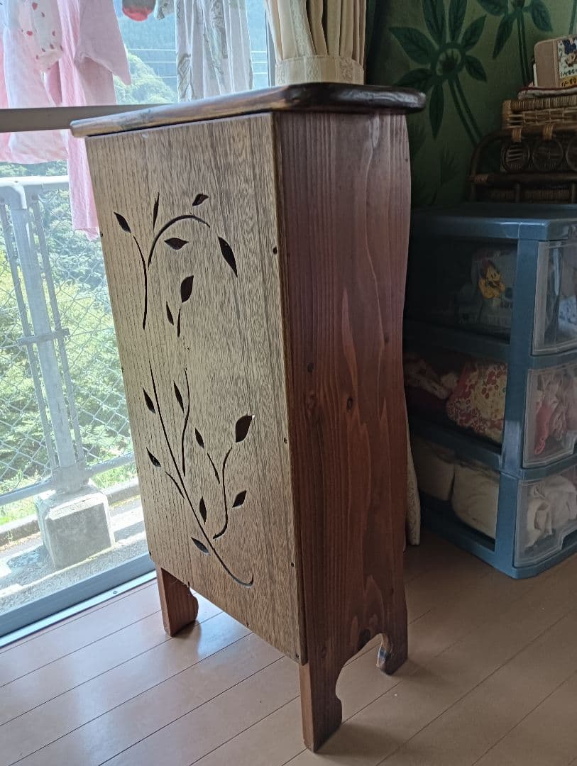 透かし棚　手作り　本立て　木製棚　国産杉