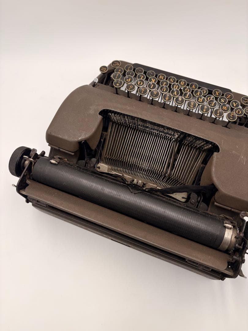 クラシック ブラウン タイプライター