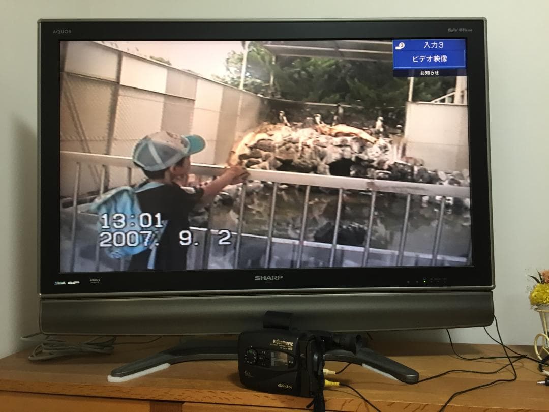 撮影再生ダビングOK　VICTOR　GR-AX100　付属品有　S-VHS-C