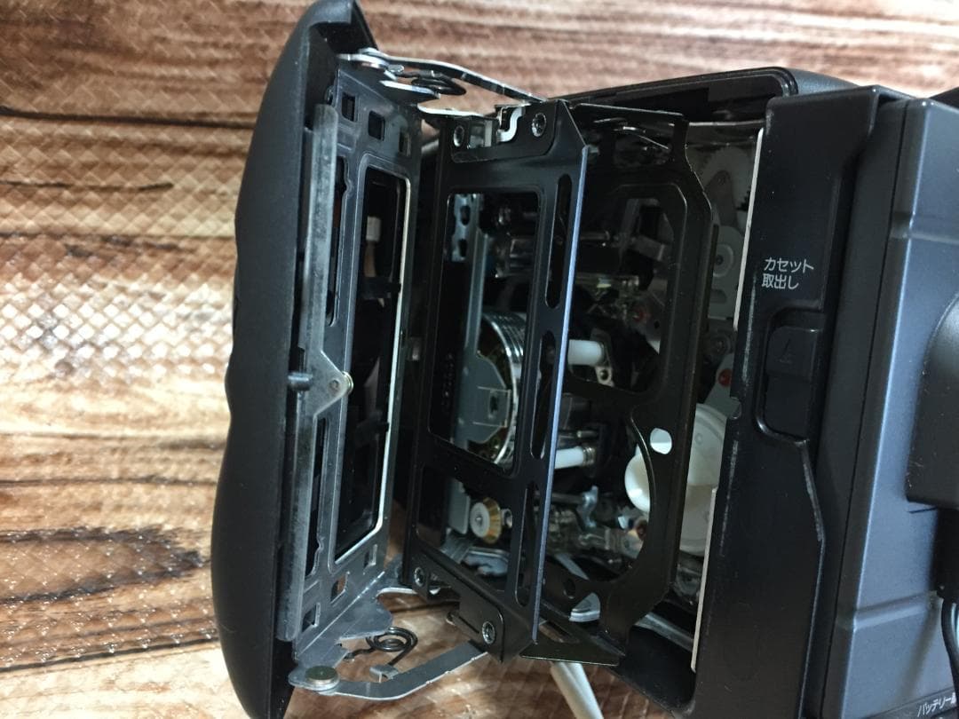 撮影再生ダビングOK　VICTOR　GR-AX100　付属品有　S-VHS-C