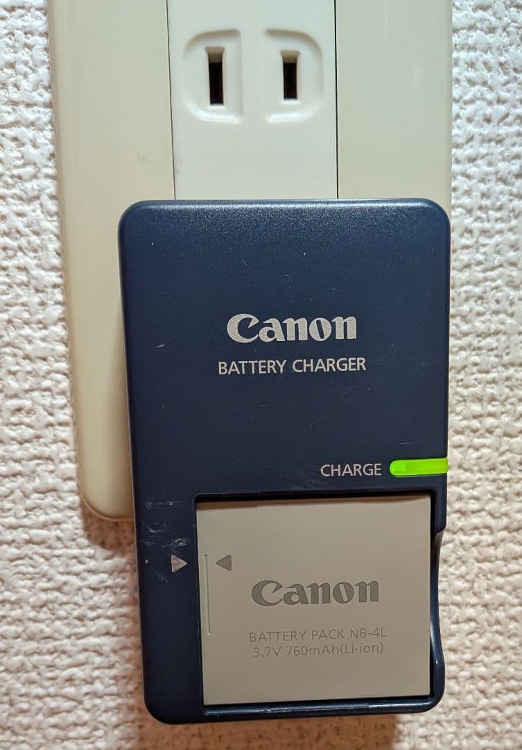 デジタルカメラ　IXY DIGITAL 70　中古　バッテリー抜き