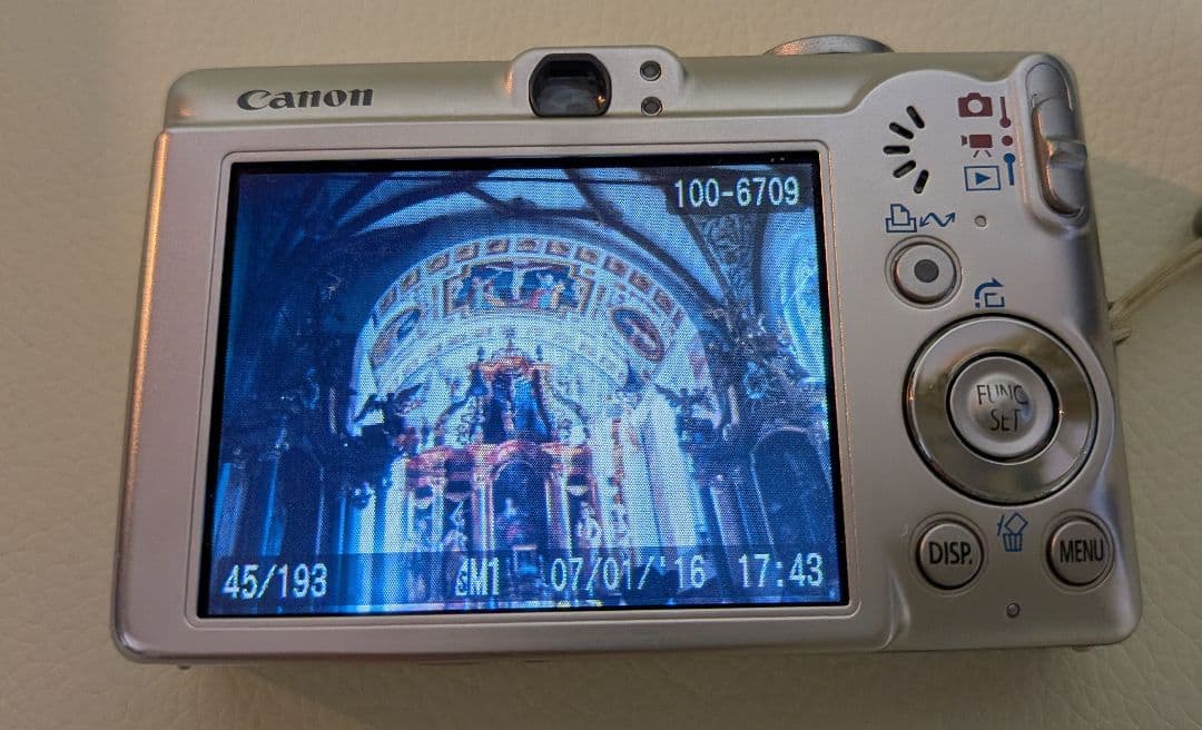 デジタルカメラ　IXY DIGITAL 70　中古　バッテリー抜き