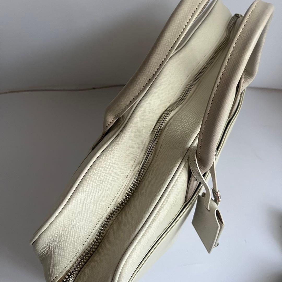 極美品✨️ GLOBE TROTTER 　ビジネスバッグ　白　ショルダー　レザー