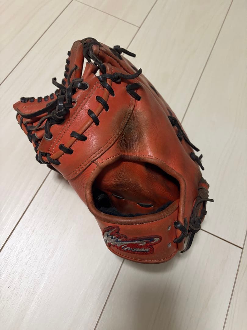 オレンジ革製野球グローブ