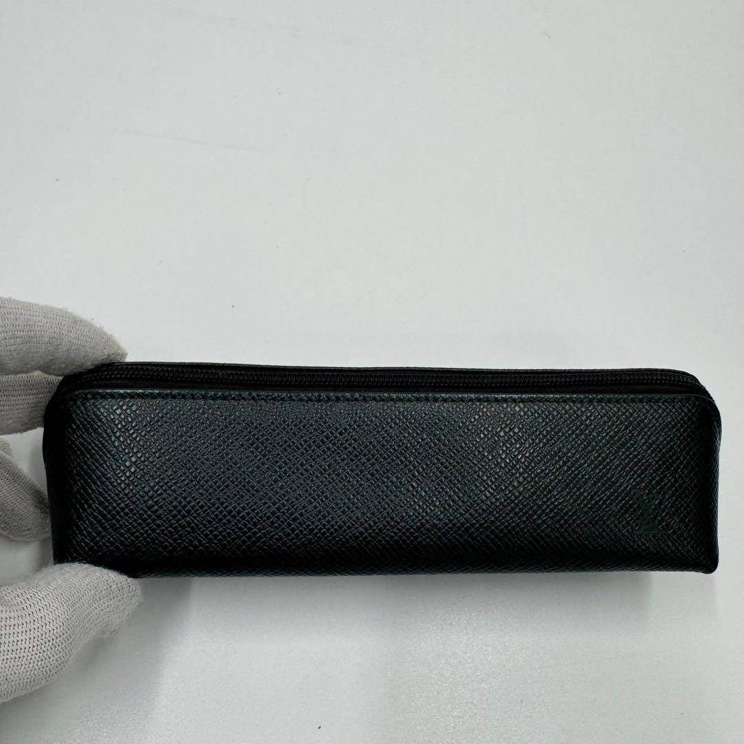 ルイヴィトン タイガ トゥルースペンケース レザー ペンケース ダークグリーン