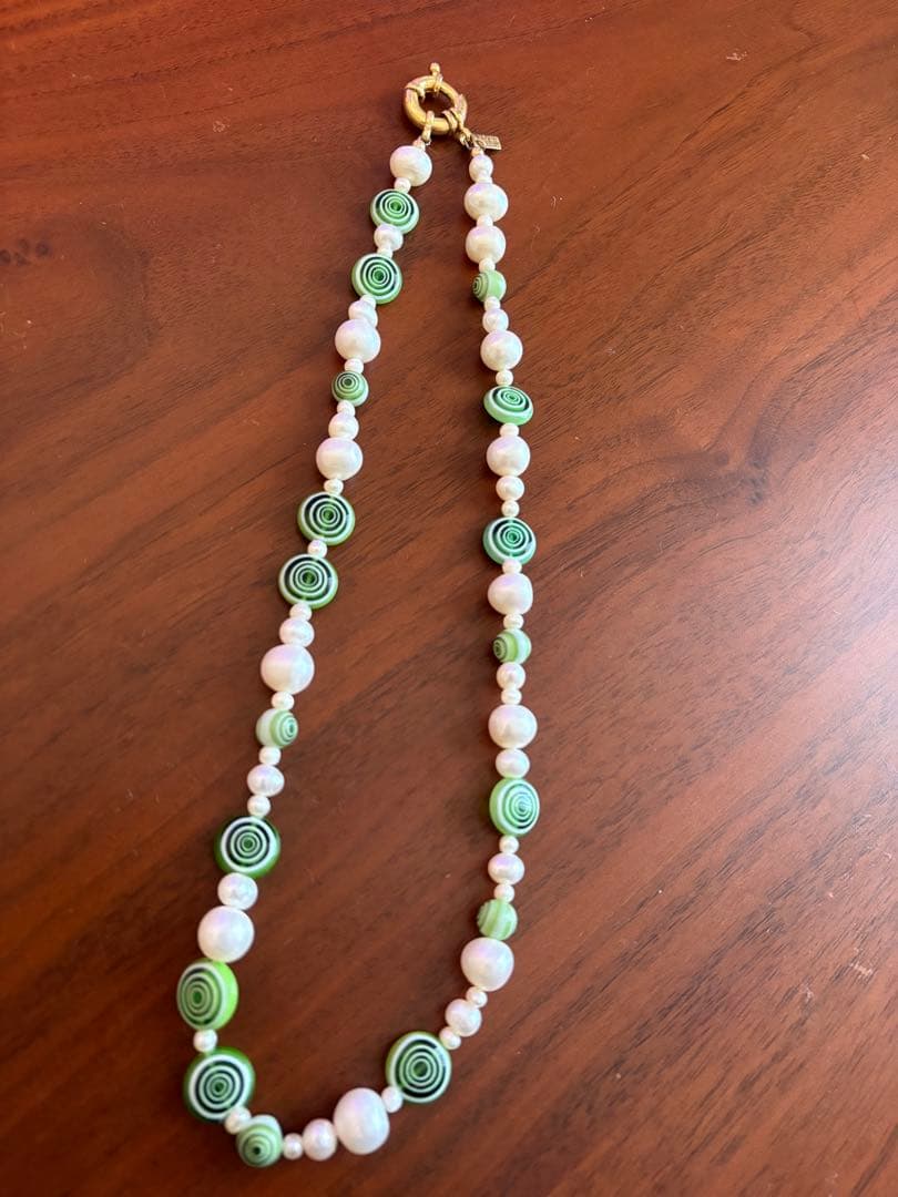 eliou 緑と白 パールネックレス