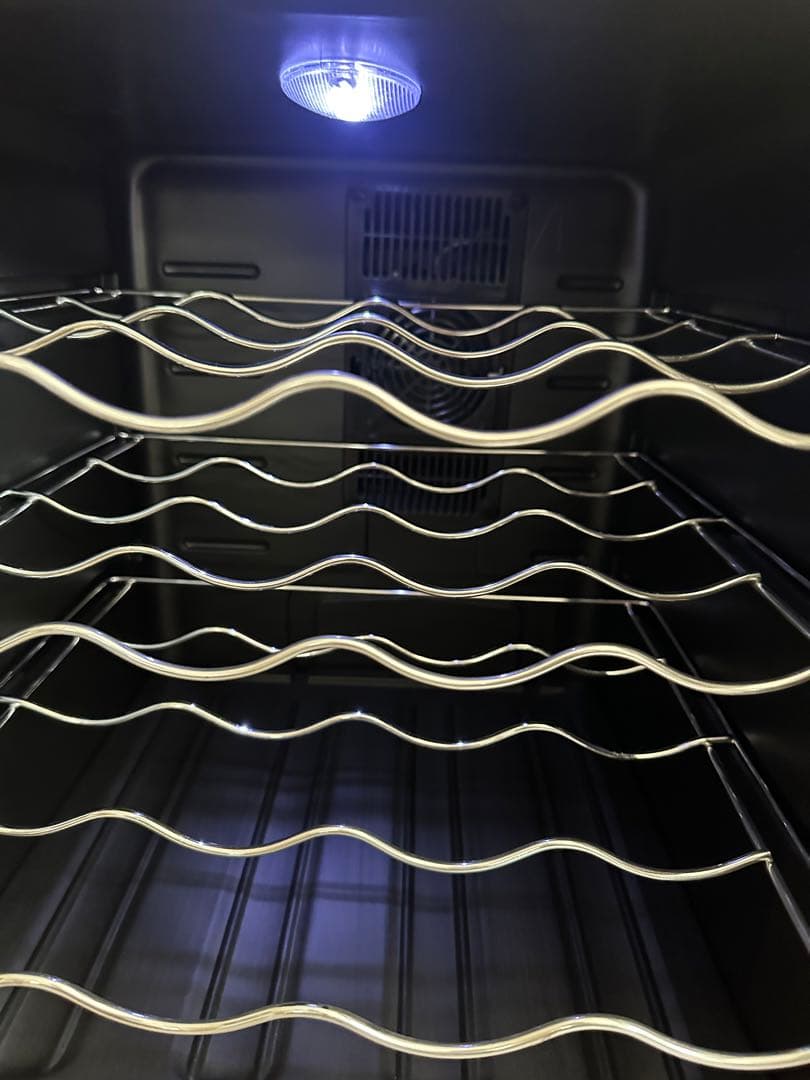 大容量ワインセーラー32本　2024年製　下ラック棚無し