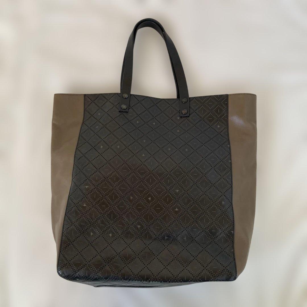 ヴィヴィアンウエストウッド パンチング レザー トートバック　A4