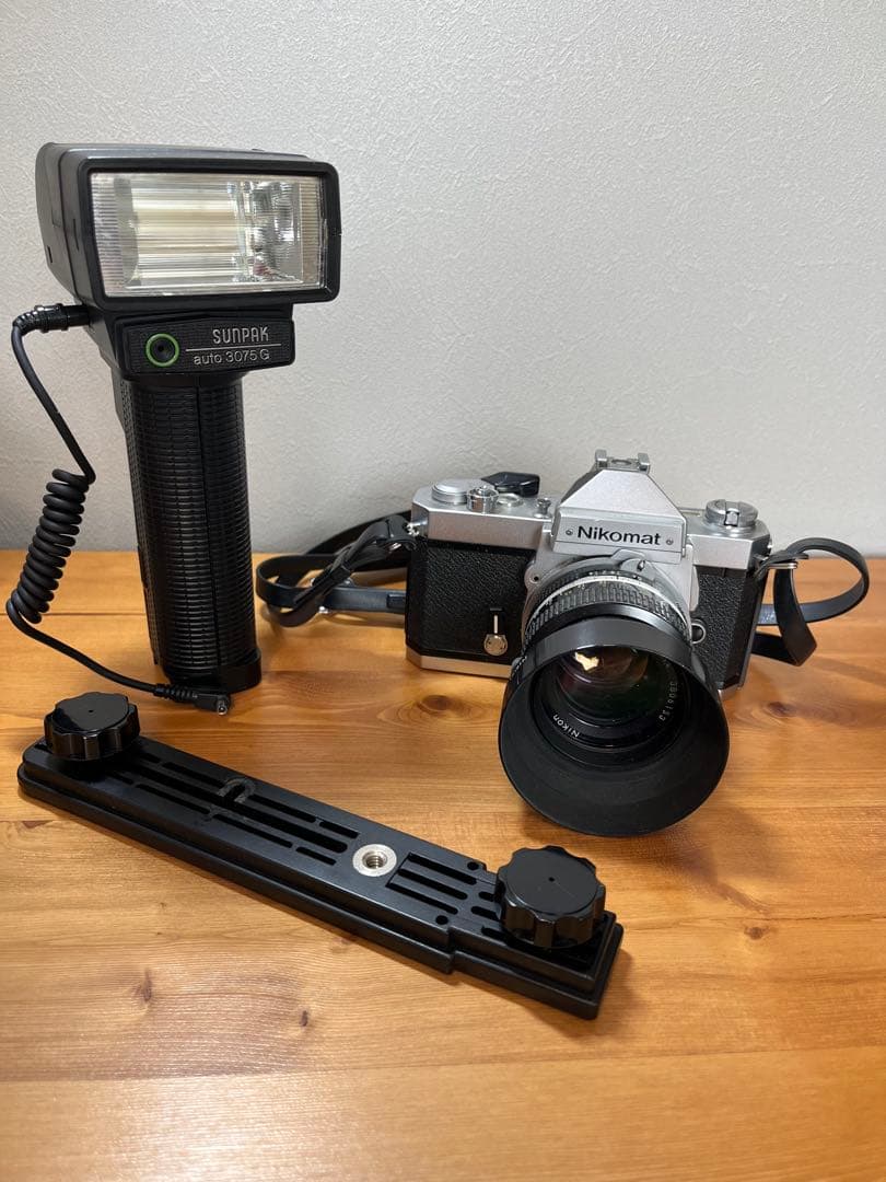 【希少】Nikomat 一眼レフ フィルムカメラ ニコンマート　ストロボ付き